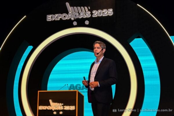 Economista Ricardo Amorim no Seminário Jurídico da Expoagas 2025 : uma abordagem sobre a Reforma Tributária e tarifas Economista Ricardo Amorim na ExpoAgas 2025 - sortimentos.com.br