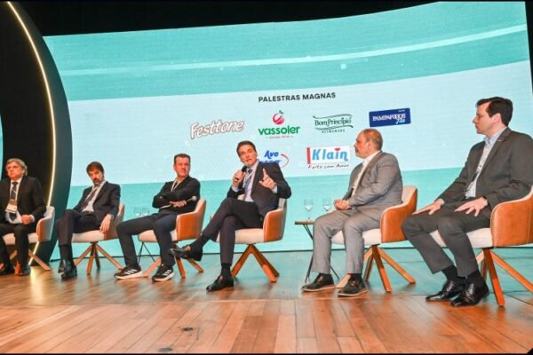 Feira Expoagas 2025 : painel 'Transformação - o renascimento do RS mediado por Fernando Schüller contou com Dunga, João Galass e Gustavo Paim