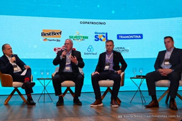 Painel Expoagas 2025 : “O que trouxemos do mundo na bagagem” reuniu empresários supermercadistas AGAS Mulher na ExpoAgas 2025 : Influenciadora Karol Babadeira - feirascomerciais.com