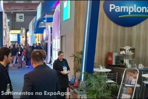 Pamplona Alimentos na ExpoAgas 2025 : kit carreteiro suíno e bacon paleta em cubos são as novidades apresentadas na feira supermercadista