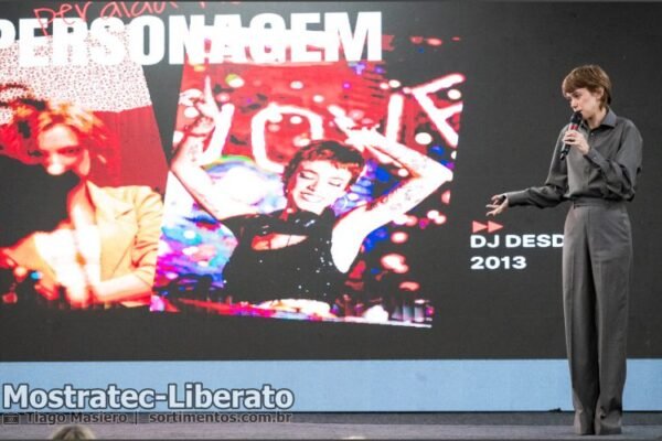 Mostratec-Liberato em Novo Hamburgo : Influenciadora Mari Krüger incentiva a ‘fofoca científica’ na maior feira de ciência e tecnologia da América Latina Palestra de Mary Kruger na Mostratec-Liberato em Novo Hamburgo